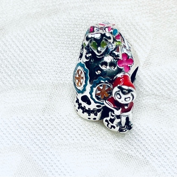 💀 NWOT Coco & Dante Skull Glow-in-the-Dark Charm ✨Halloween - Picture 14 of 15